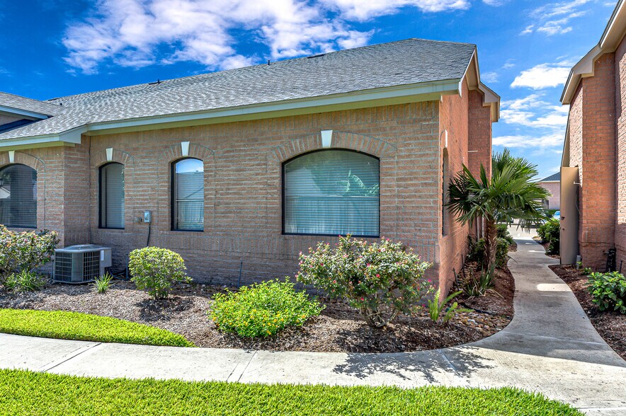 More Photos Of 1846 Snake River Rd, Katy Medical For Lease