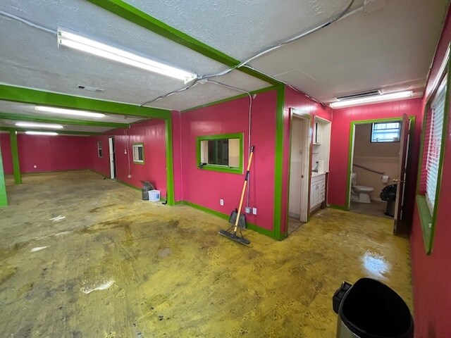More Photos Of 713 Nebraska St, South Houston Warehouse For Sale