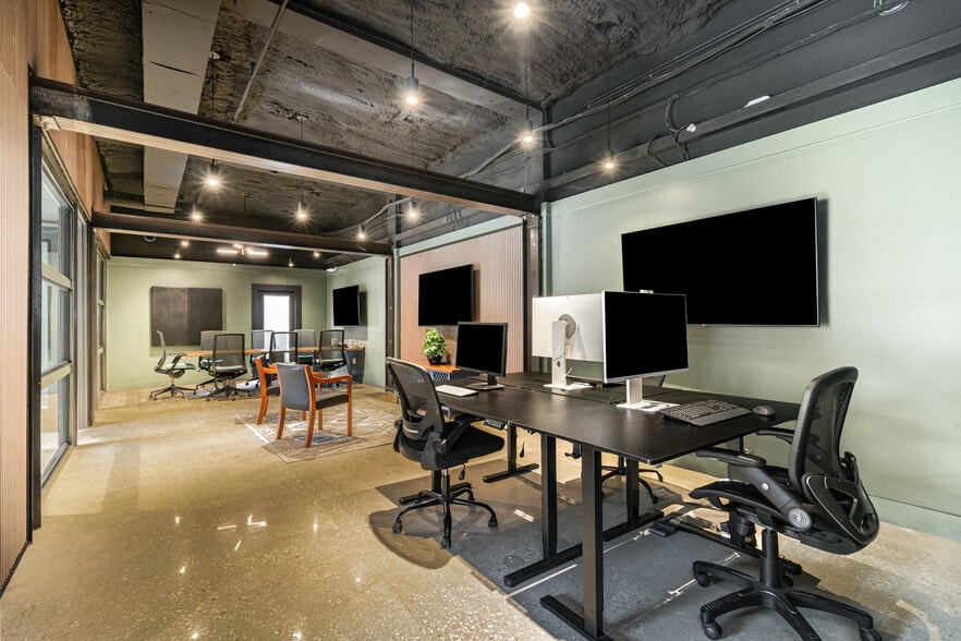 More Photos Of 1917 S Harbor City Blvd, Melbourne Office For Sale