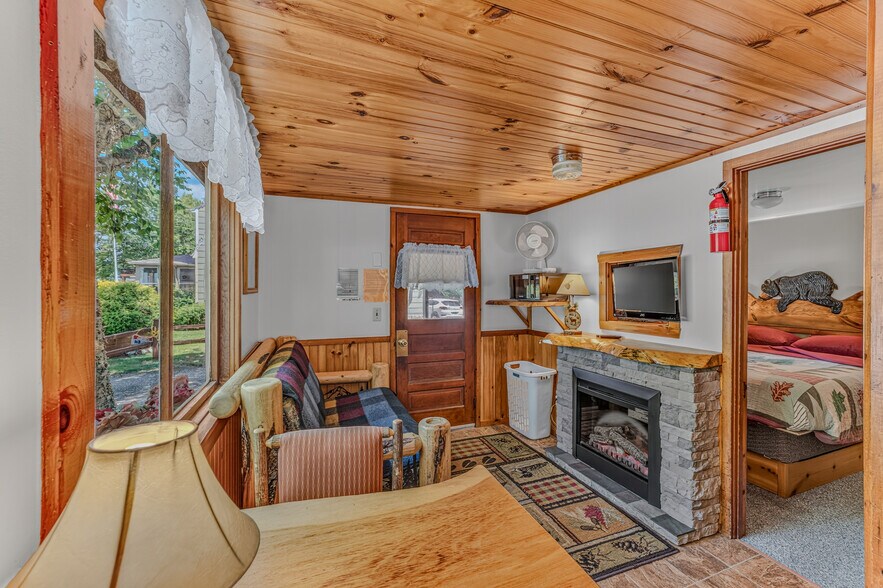 More Photos Of 218 US Route 3, Lincoln Hospitality For Sale