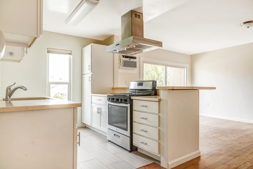 More Photos Of 423 N Harvard Blvd, Los Angeles Apartments For Sale