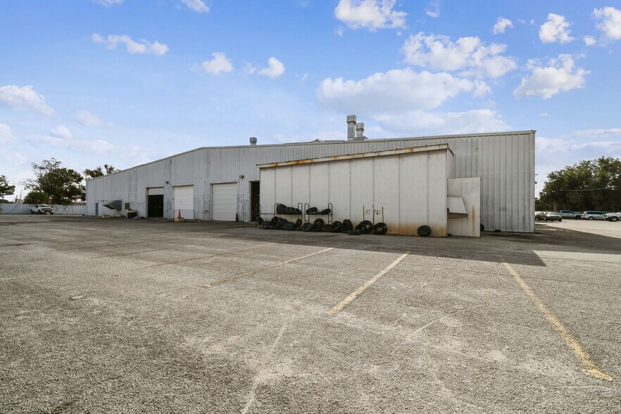 More Photos Of 4811 W Sligh Ave, Tampa Warehouse For Lease