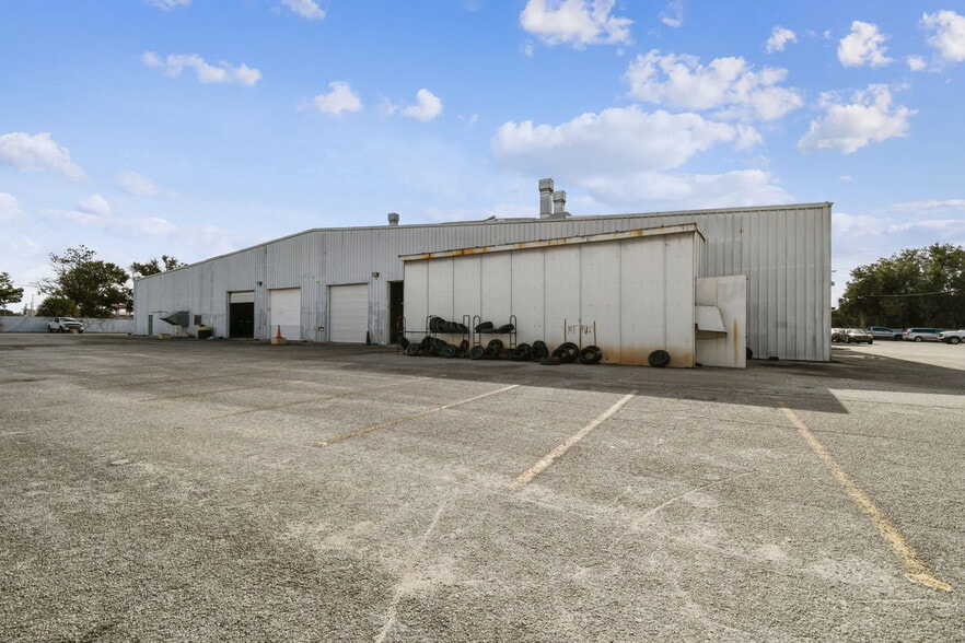 More Photos Of 4811 W Sligh Ave, Tampa Warehouse For Sale