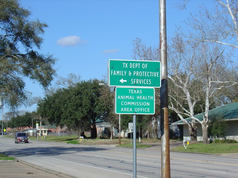 More Photos Of 1739 13th St, Hempstead Medical For Sale