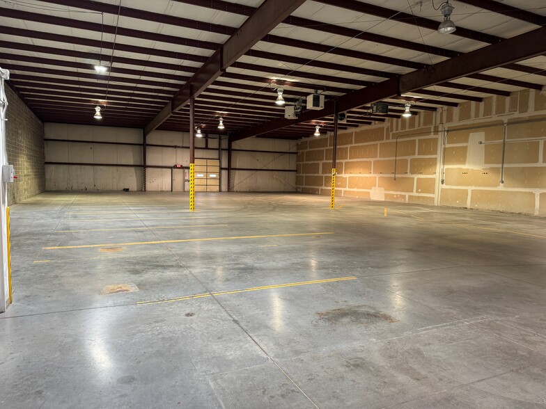 More Photos Of 3130 S 6th St, Lincoln Warehouse For Lease