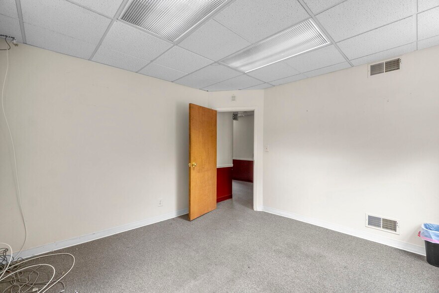 More Photos Of 300 Allegheny Ave, Towson Office For Sale
