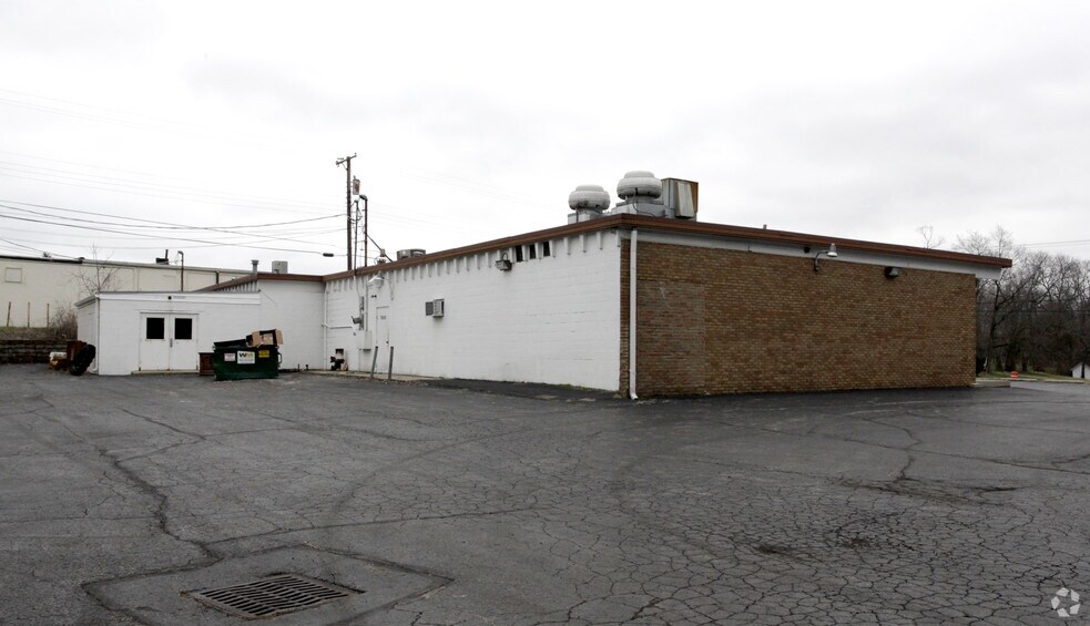 More Photos Of 3880-3888 Dayton-Xenia Rd, Dayton Storefront For Lease