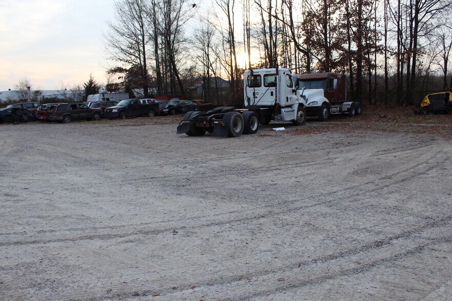 More Photos Of 1401 Black River Industrial Park Rd, Poplar Bluff Flex For Sale