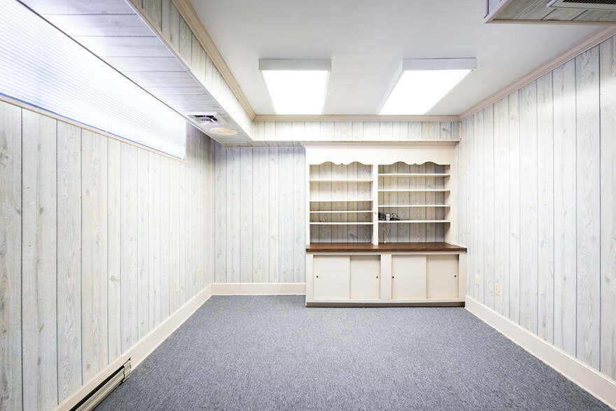 More Photos Of 493 Main St, Warsaw Medical For Sale