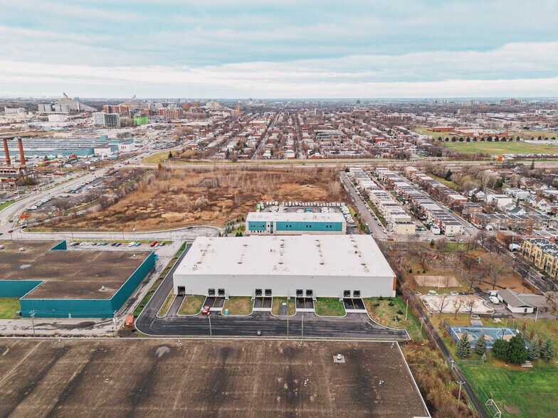 More Photos Of 5800 St Ontario E, Montréal Distribution For Lease