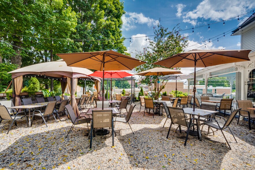 More Photos Of 412 6th St, Bristol Restaurant For Sale