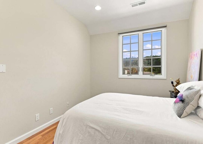 More Photos Of 2340 Palmetto Ave, Pacifica General Retail For Sale