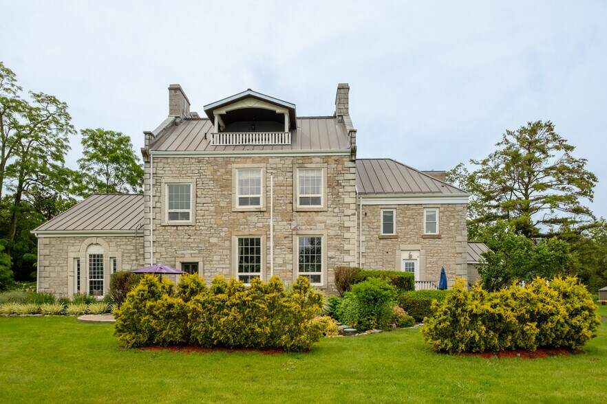 More Photos Of 8 Starr Pl, Kingston Hospitality For Sale