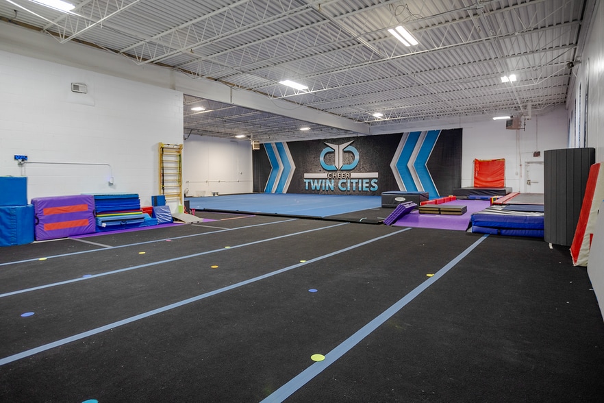 More Photos Of 2401 Highway 13 W, Burnsville Warehouse For Sale