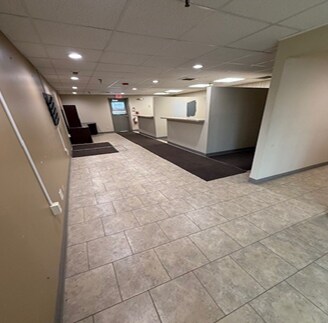 More Photos Of 441 E Plainfield Rd, Countryside Warehouse For Sale