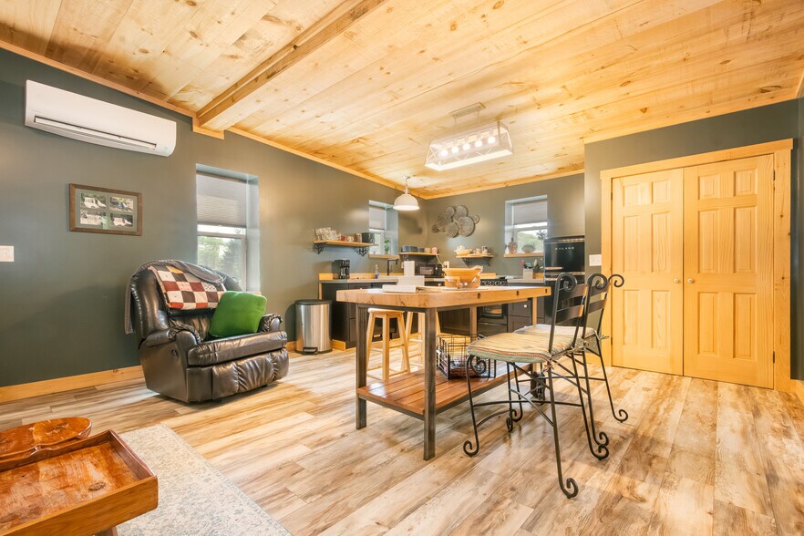 More Photos Of 541 Spruce St, Thomas Flex For Sale