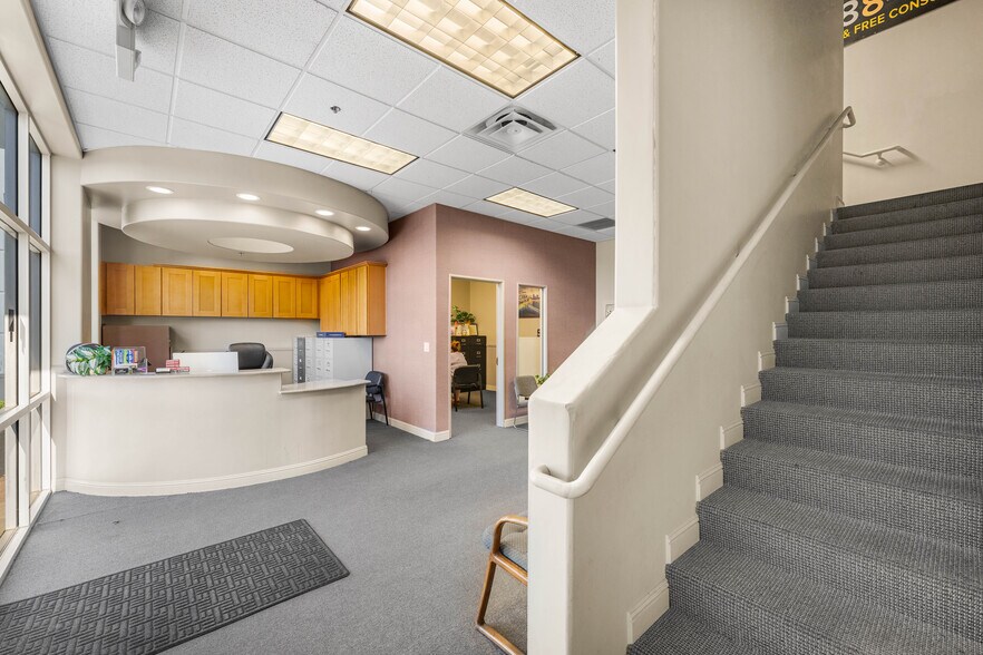 More Photos Of 514 Commerce Ave, Palmdale Medical For Sale