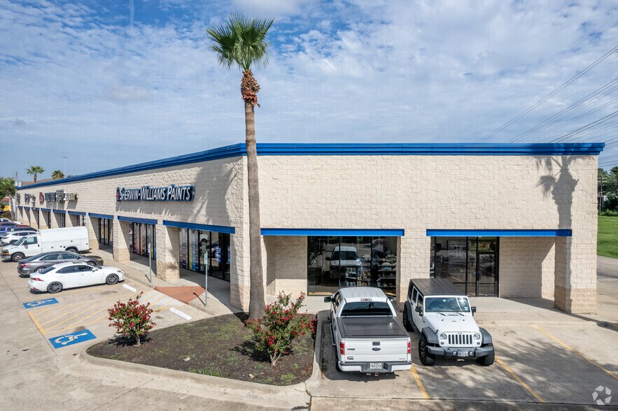 Primary Photo Of 15327 Gulf Fwy, Houston Unknown For Lease
