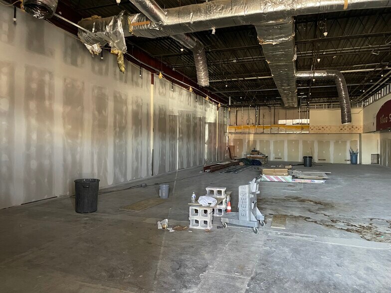 More Photos Of 115 6th Ave, Huntington Unknown For Lease