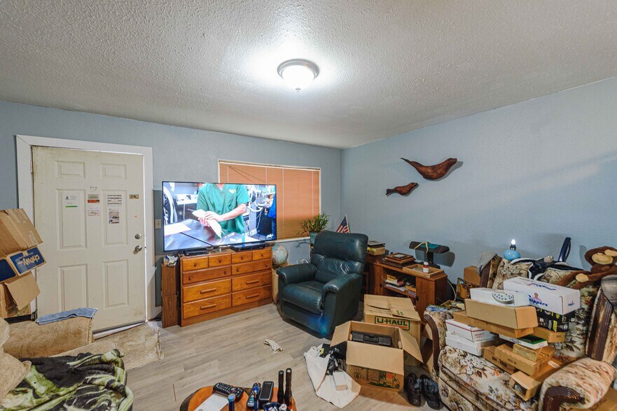 More Photos Of 562 Newmark St, Coos Bay Storefront For Sale