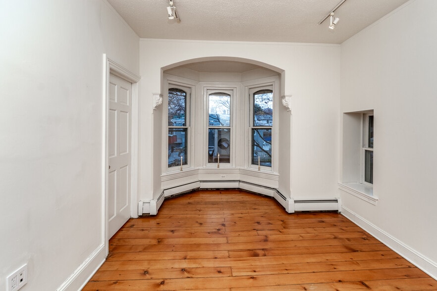 More Photos Of 24 N Main St, Lambertville Office For Sale