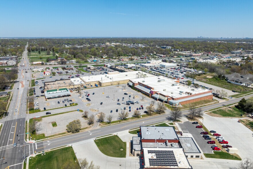 More Photos Of 6495 Quivira Rd, Shawnee General Retail For Lease