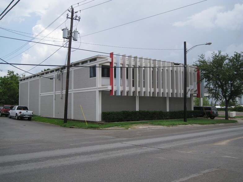 More Photos Of 5101 Navigation Blvd, Houston Office For Lease