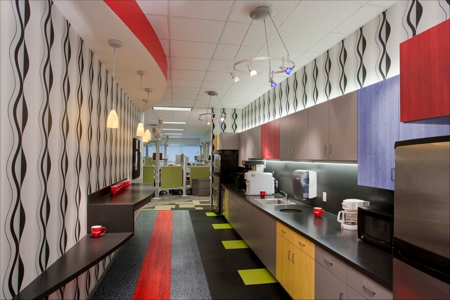 More Photos Of 2805 N Parham Rd, Richmond Office For Sale