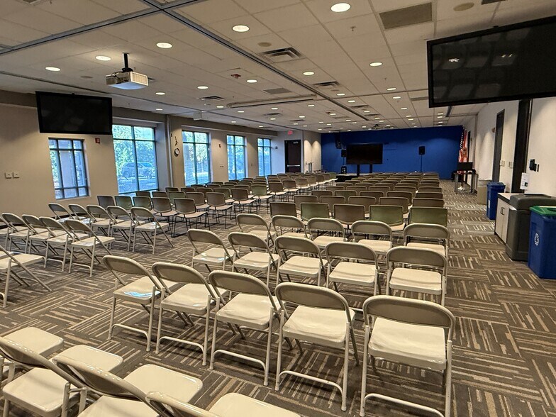 More Photos Of 200 Carillon Pkwy, Saint Petersburg Office For Lease