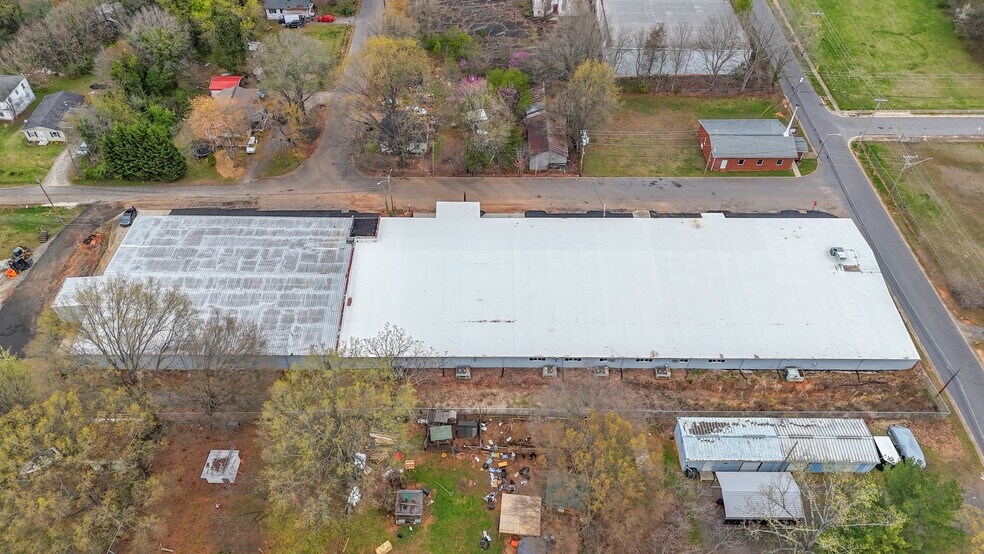 More Photos Of 600 Park Dr, Statesville Warehouse For Lease