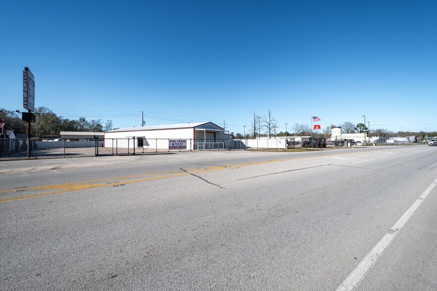 More Photos Of 21040 Loop 494, New Caney Warehouse For Lease
