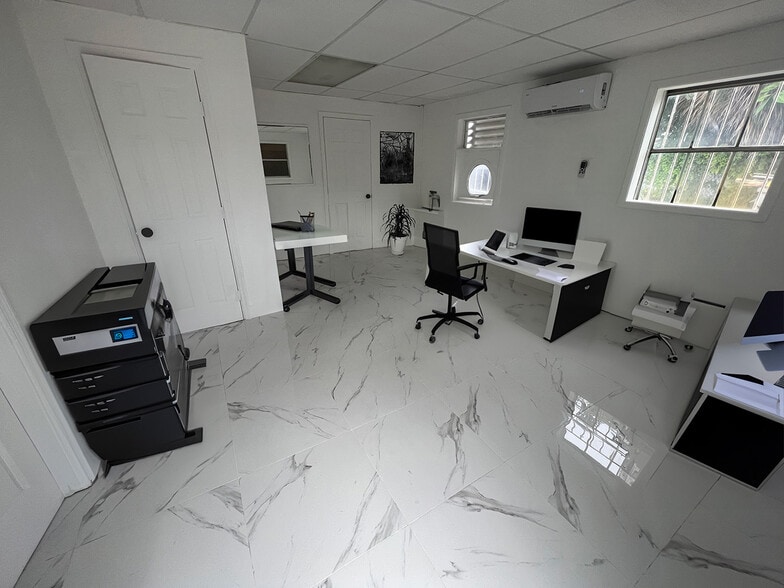 More Photos Of 2500 E Tamarind Ave, West Palm Beach Service For Sale