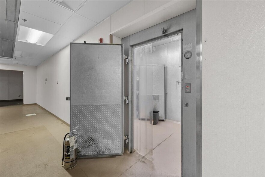 More Photos Of 1445 Center Dr, Medford Restaurant For Lease