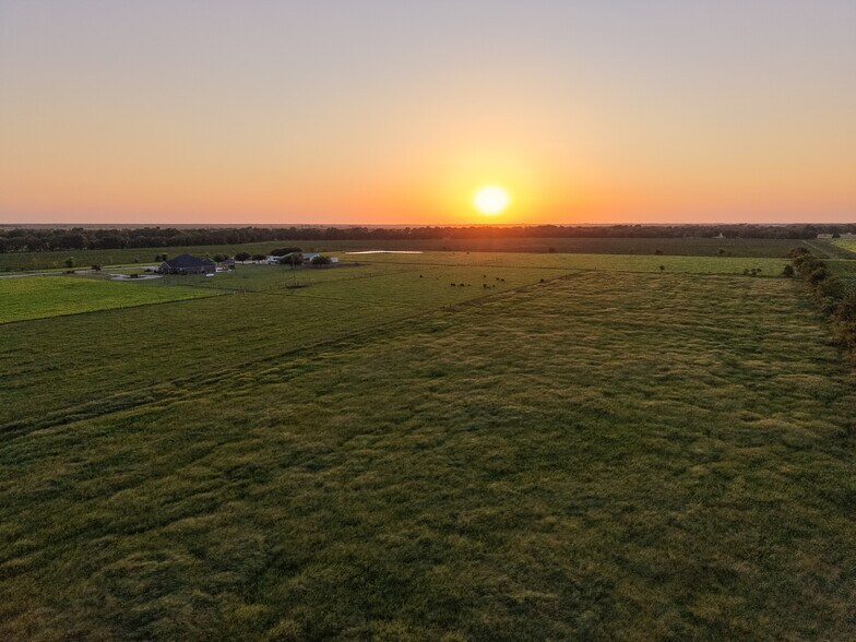 More Photos Of 10550 Brinkmeyer Rd, Needville Flex For Sale