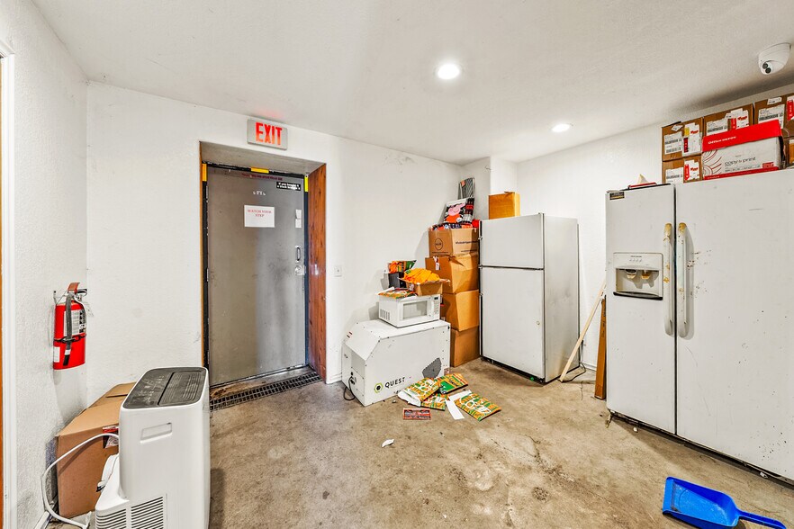 More Photos Of 1405 Antelope Rd, White City Warehouse For Sale