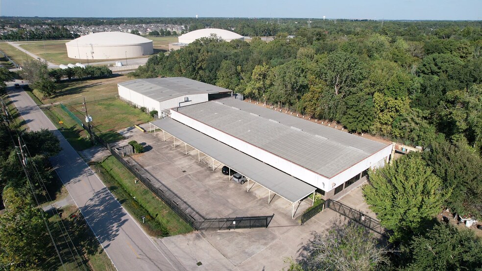 Primary Photo Of 11918 Adel Rd, Houston Warehouse For Lease