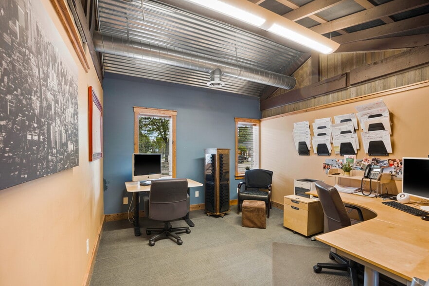 More Photos Of 62 Hamel Rd, Hamel Office For Lease