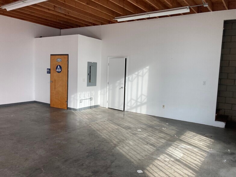 More Photos Of 9901 San Fernando Rd, Pacoima Warehouse For Lease