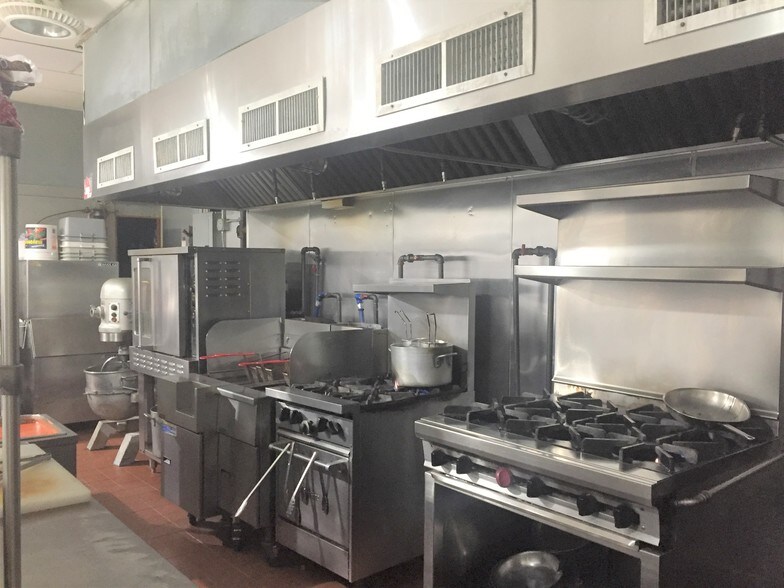 More Photos Of 894 Dekalb Ave, Brooklyn Restaurant For Lease