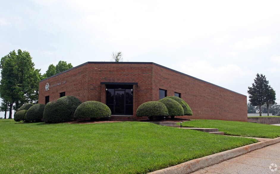 More Photos Of 1009 Finch Ave, High Point Warehouse For Lease