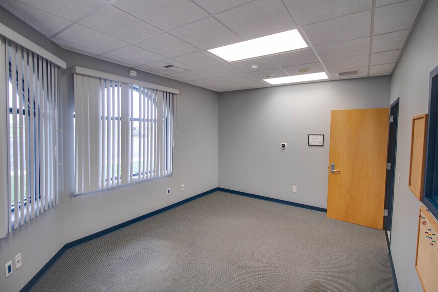 More Photos Of 18400 Shipman Rd, Carlinville Schools For Sale