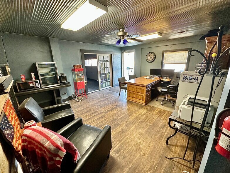 More Photos Of 104 N Orange St, Butler Freestanding For Lease