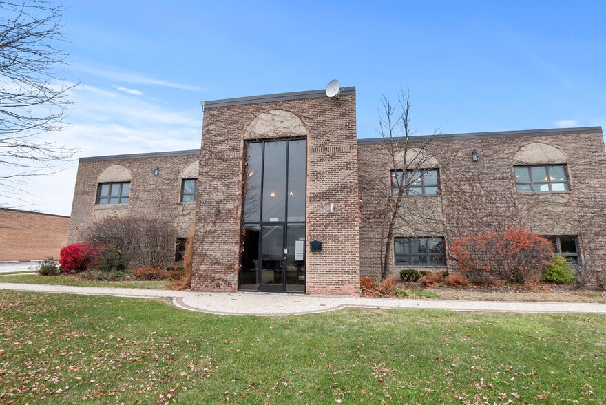 More Photos Of 9735 Industrial Dr, Bridgeview Light Distribution For Sale