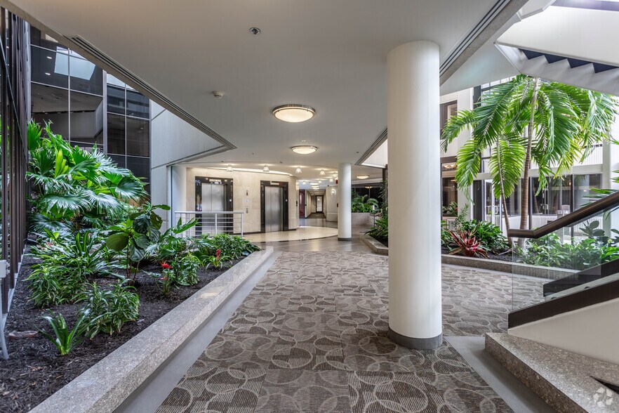 More Photos Of 100 E Campus View Blvd, Columbus Unknown For Lease