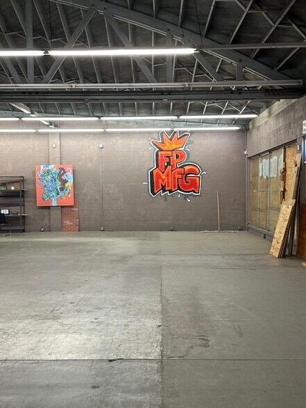 More Photos Of 3030 E Pacific Coast Hwy, Long Beach Showroom For Lease