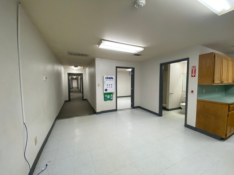 More Photos Of 4770 Washington Blvd, Beaumont Light Distribution For Sale