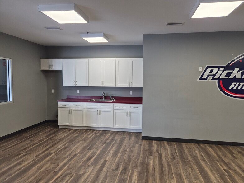 More Photos Of 8200 Cypress Plaza Dr, Jacksonville Health Club For Lease
