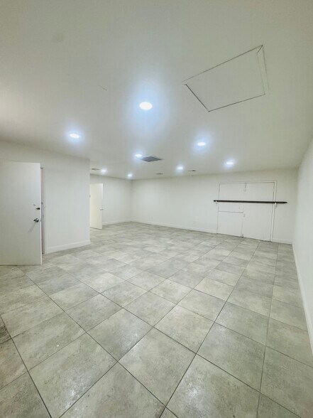 More Photos Of 825 S Decatur Blvd, Las Vegas Freestanding For Sale