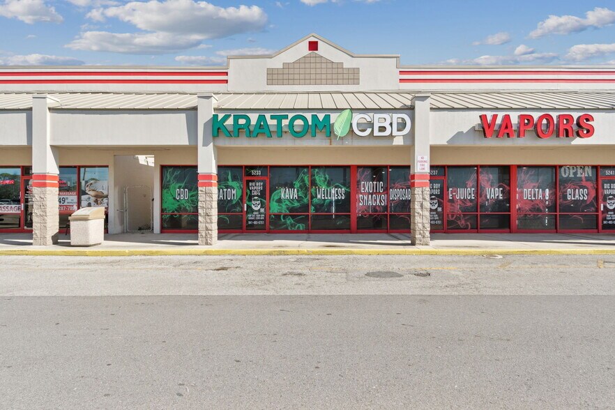 More Photos Of 5165-5261 33rd St E, Bradenton Storefront For Sale