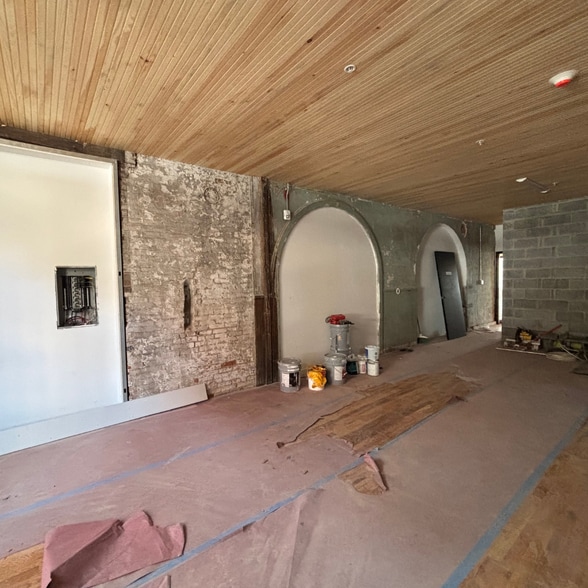 More Photos Of 171 River St, Troy Office For Lease